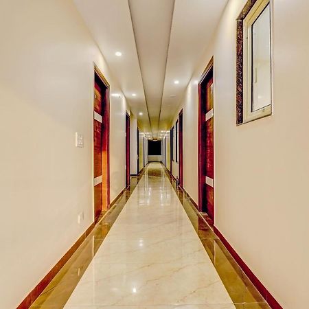 Collection O Hotel Aditya Palace Near Leisure Valley Park Gurgaon Dış mekan fotoğraf