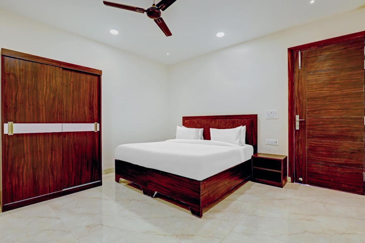 Collection O Hotel Aditya Palace Near Leisure Valley Park Gurgaon Dış mekan fotoğraf